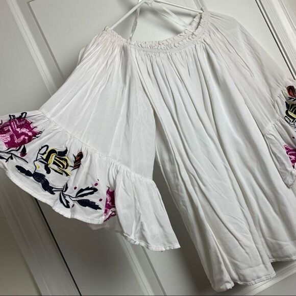 Here comes the sun white off the shoulder blouse with floral design sleeves XS - Picture 2 of 7